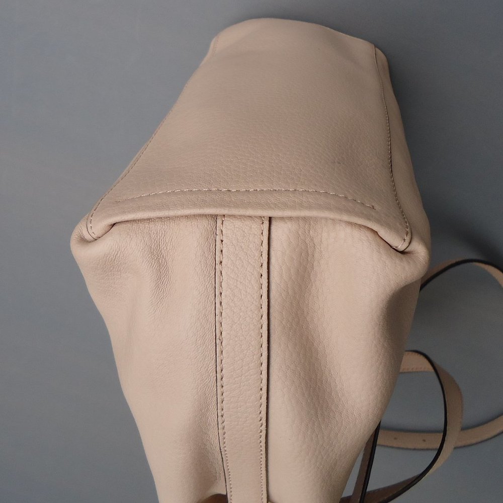 Vince Camuto shoulder bag. - Picture 9 of 16